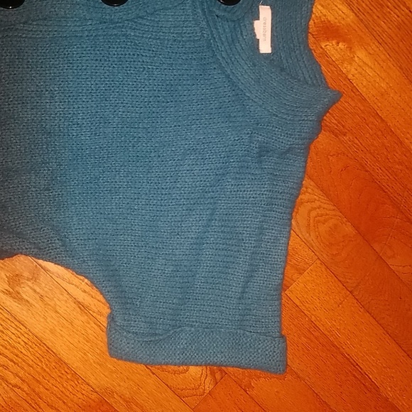 Sweater - Picture 2 of 4